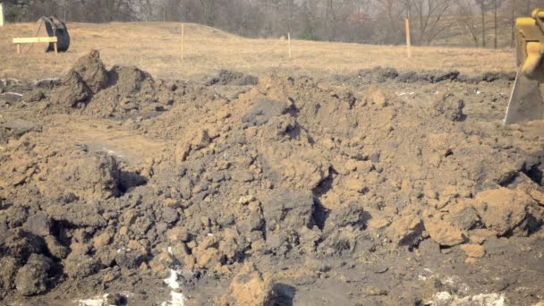 Gran Excavadora Está Cavando Los Cimientos Casa Excavación Del Agujero — Vídeos de Stock