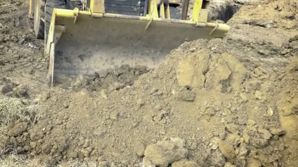 Ausheben Des Lochs Gelber Bagger Arbeitet Bau Baumaschinen Bodenarbeiten Tag — Stockvideo