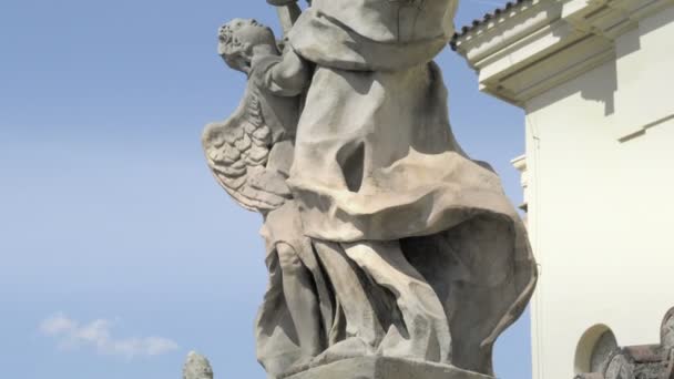 Estatua Barroca Piedra Arenisca Santa Cristiana Hermoso Día Soleado Con — Vídeo de stock