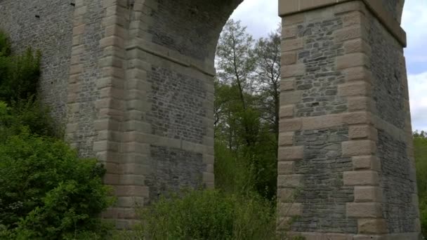 Kamienny Kolejowy Most Łukowy Stary Wiadukt Budowa Transportu Architektura Historyczna — Wideo stockowe