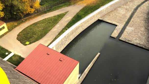 Wasserbeton Damm Wasserkraftwerk Blick Vom Damm Auf Wasserabfluss Tagesaufnahme Strom — Stockvideo