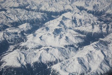 karlı dağ silsilesi