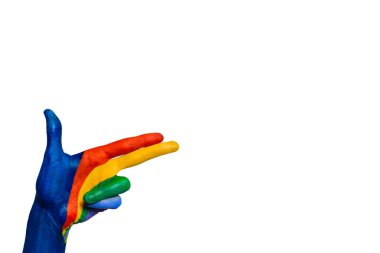 Beyaz arka planda, yukarı doğrultulmuş bir silah şeklinde elle boyanmış. Boşluğu kopyala.