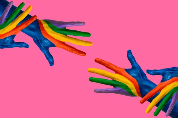 Malowane Ręce Chcące Dotykać Być Trzymane Przez Inne Ręce Różowym — Zdjęcie stockowe