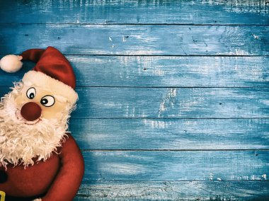 Noel Baba bir bebek mavi ahşap b ile antika arka plan