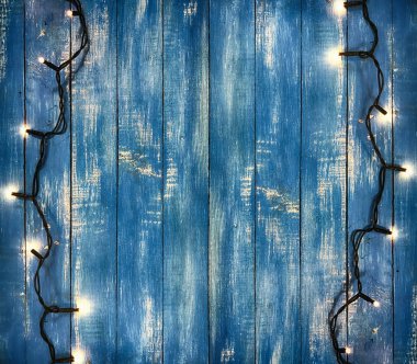 küçük parlak ışık ampuller ile elektrik Garland iki kablo 