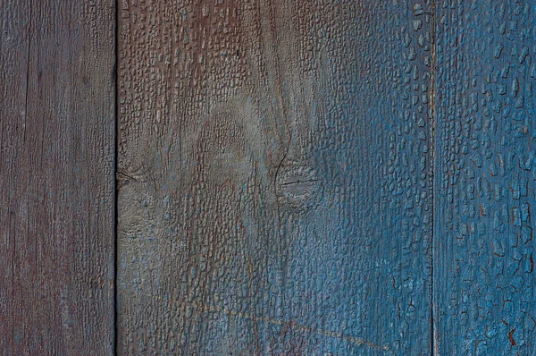 Сірий дерев'яний фон з тріснутою синьою фарбою на поверхні — стокове фото