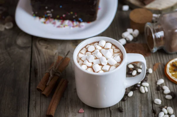 Cup of chocolate drink with marshmallows into small pieces — Stock Photo, Image