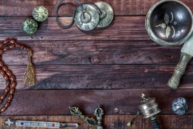 Tibet müzikal ve dini nesneleri ritüeller ve meditasyon için