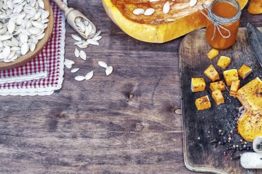 Taze kabak bir kavanoza tohum ve kabak suyu ile