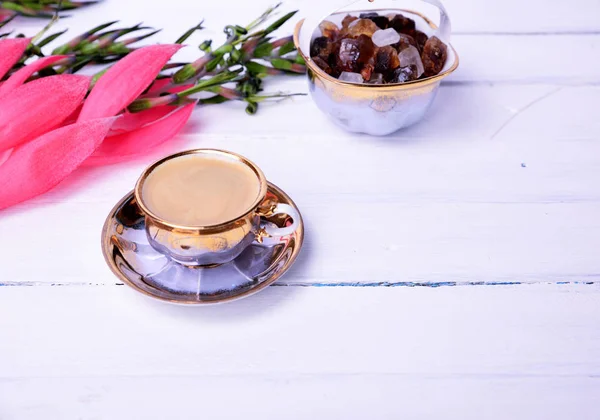 Espresso coffee on a white wooden surface — Stock Photo, Image