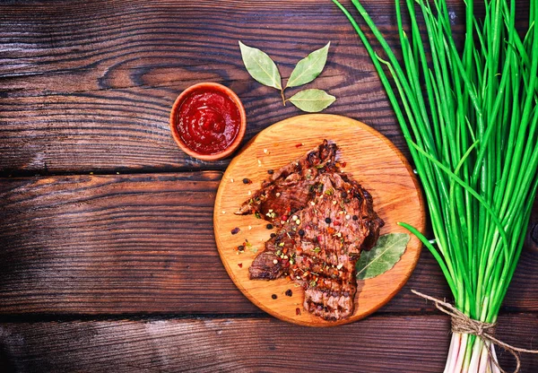 Trozos de ternera frita asada en especias — Foto de Stock