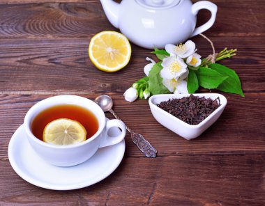 Siyah Çay demlemek ve limon ile 