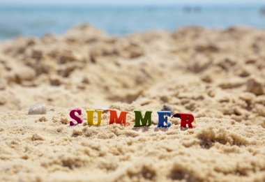 Sarı kum üzerinde yazıt yaz 