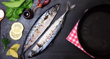  Boş dökme demir tava