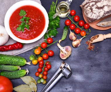 Beyaz yuvarlak seramik Gazpacho çorbası 