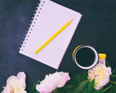 Kahve ile sarı Kupası