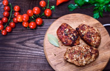 baharat Ahşap mutfak tahtası ile Beşamel sos 