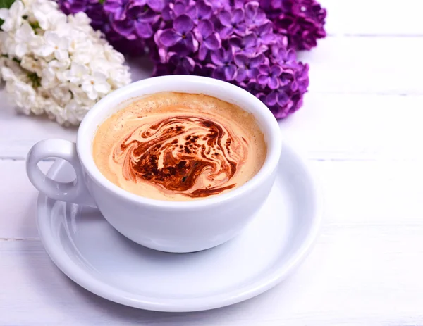 Capuchino de café en taza blanca — Foto de Stock