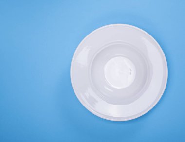 Boş beyaz yuvarlak seramik çorba tabağı 