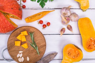 taze olgun kabak parçalar halinde dilimlenmiş 