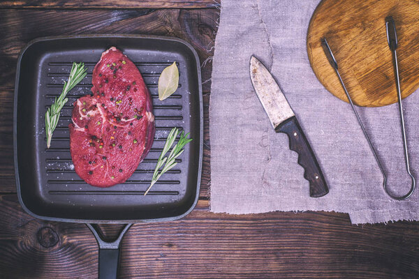 raw beef with spices 