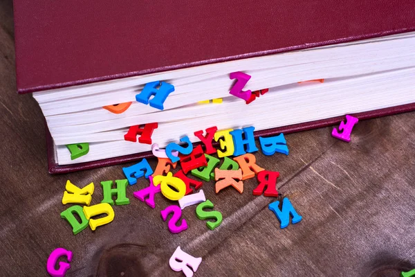 Letras multicolores del alfabeto inglés — Foto de Stock