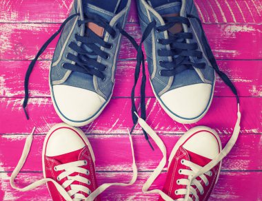 Tekstil ayakkabı gevşek dantel ile iki çift 