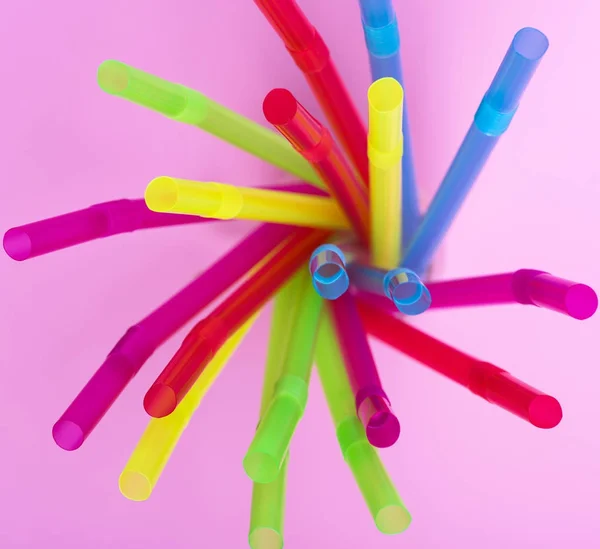 Pajitas de plástico multicolor para cóctel — Foto de Stock