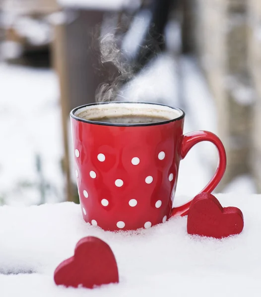 Red ceramic mug with black coffee — Stock Photo, Image