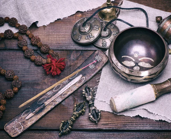 Copper singing bowl and incense stick — Stock Photo, Image