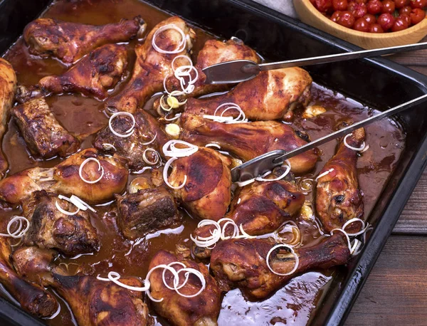 Paha ayam dengan saus tomat madu — Stok Foto