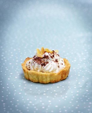 tatlı pasta beyaz krema ile 