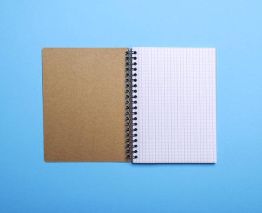 bir kutu içinde boş Not defterini açın 