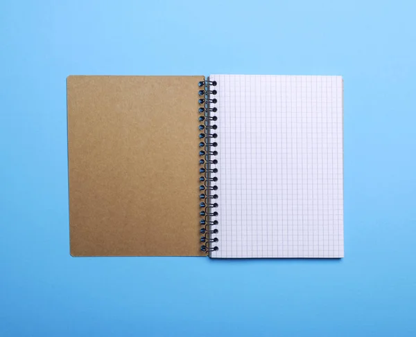 Leeres Notizbuch in einer Schachtel öffnen — Stockfoto