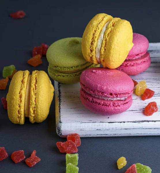 Multicolored baked cakes of almond flour macarons — Stock Photo, Image