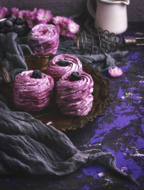 marshmallow yaban mersini ile yuvarlak parçalar 