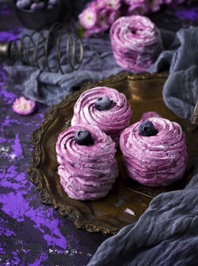 marshmallow yaban mersini ile yuvarlak parçalar 