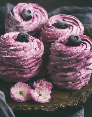 yaban mersini ile hava marshmallow yuvarlak