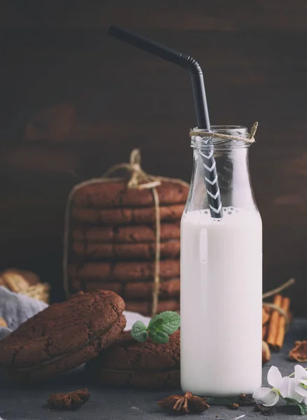 Full glass bottle with milk and a black straw — Stock Photo, Image