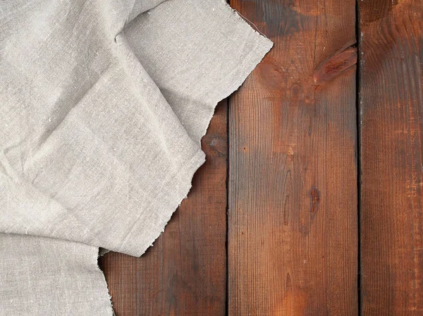 Toalla de lino gris sobre fondo de madera, vista superior —  Fotos de Stock