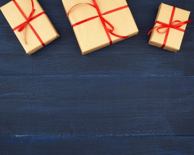 Noel hediyesi kutusu. Eko sanatsal paketleme