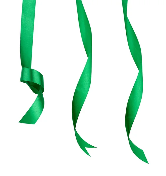 Set di nastro ritorto di seta verde termina con nodi isolati su whi — Foto Stock