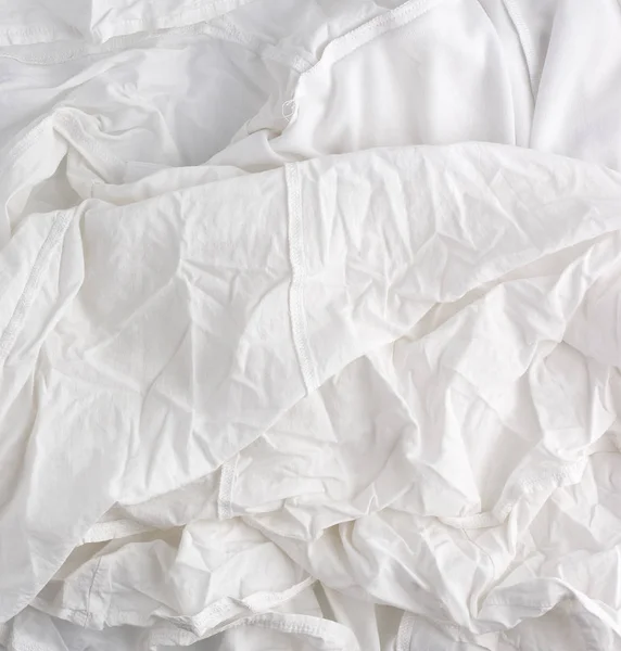 Buruşmuş beyaz pamuk kumaş, elbise dikmek için kumaş. — Stok fotoğraf