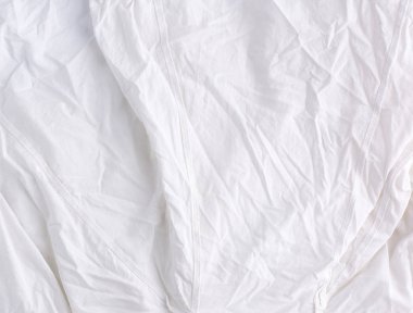 Buruşmuş beyaz pamuk kumaş, elbise dikmek için kumaş.