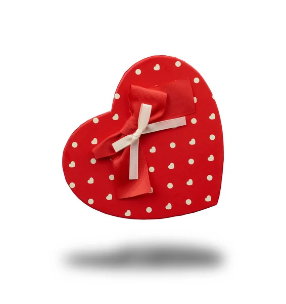 Red heart-shaped cardboard box with bow isolated on white backgr — Stock Photo, Image