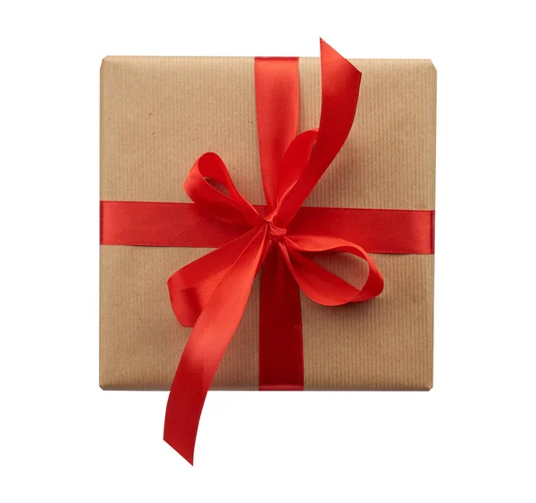 Square box wrapped in brown kraft paper and tied with a silk red — Stock Photo, Image