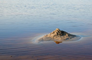 w ortasında iyot ve mineraller ile terapötik göl