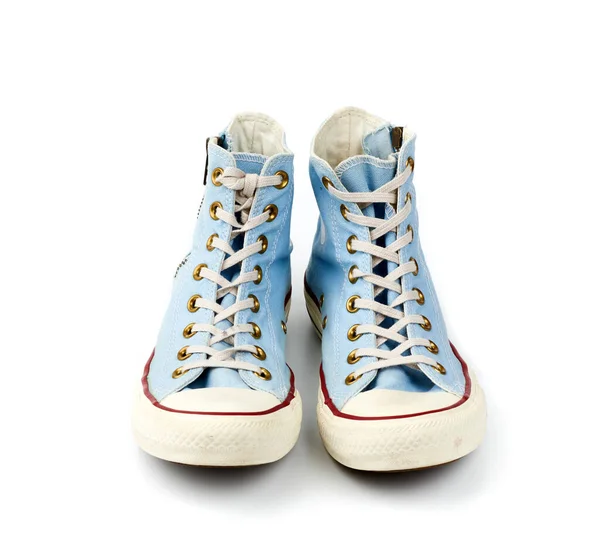 Par de zapatillas textiles desgastadas de color azul claro con cordones y cremalleras — Foto de Stock