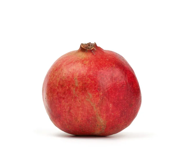 Runde Rote Reife Granatapfelfrucht Schale Isoliert Auf Weißem Hintergrund Nahaufnahme — Stockfoto